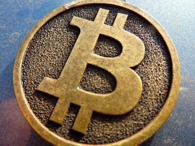 От чего зависит курс биткоина к доллару: мнения экспертов От чего зависит курс биткоина к доллару: мнения экспертов