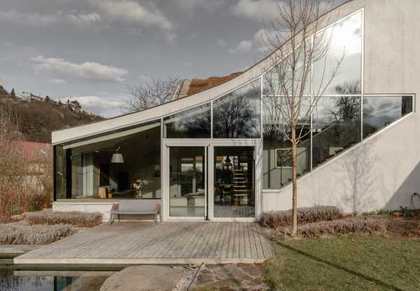 Дом с инновационным дизайном, вдохновленным окружающим контекстом