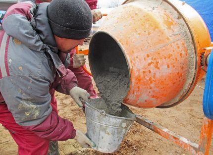 Как самостоятельно сделать кольца для выгребной ямы из бетона или пластика Как самостоятельно сделать кольца для выгребной ямы из бетона или пластика