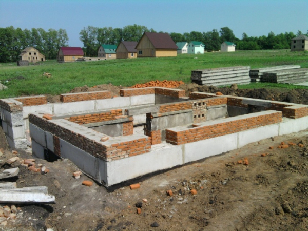 Фундамент под баню из блоков Фундамент под баню из блоков