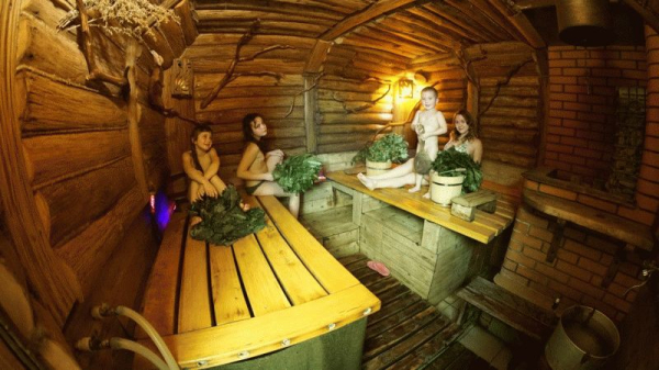 Небольшая баня с бассейном Небольшая баня с бассейном